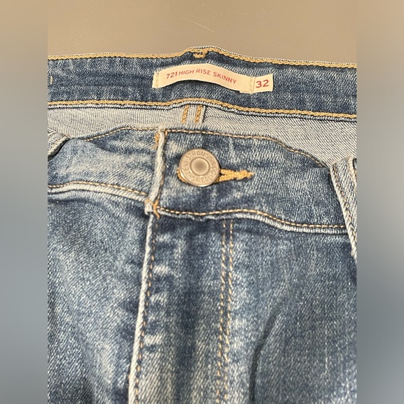 Levi’s High Rise - Picture 5 of 5